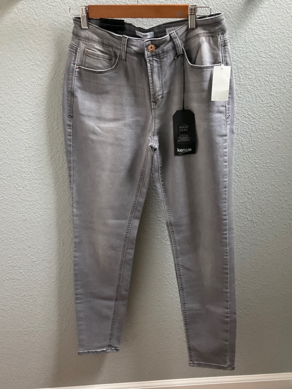 Kensie Light Gray Stretch ankle Jeans